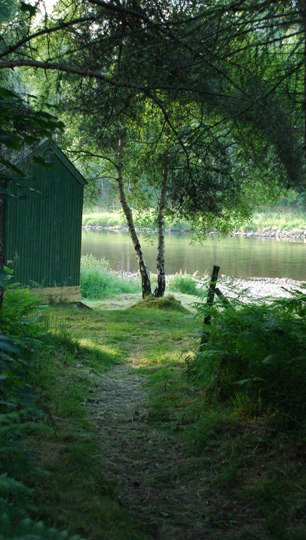 Thepathtothehut
